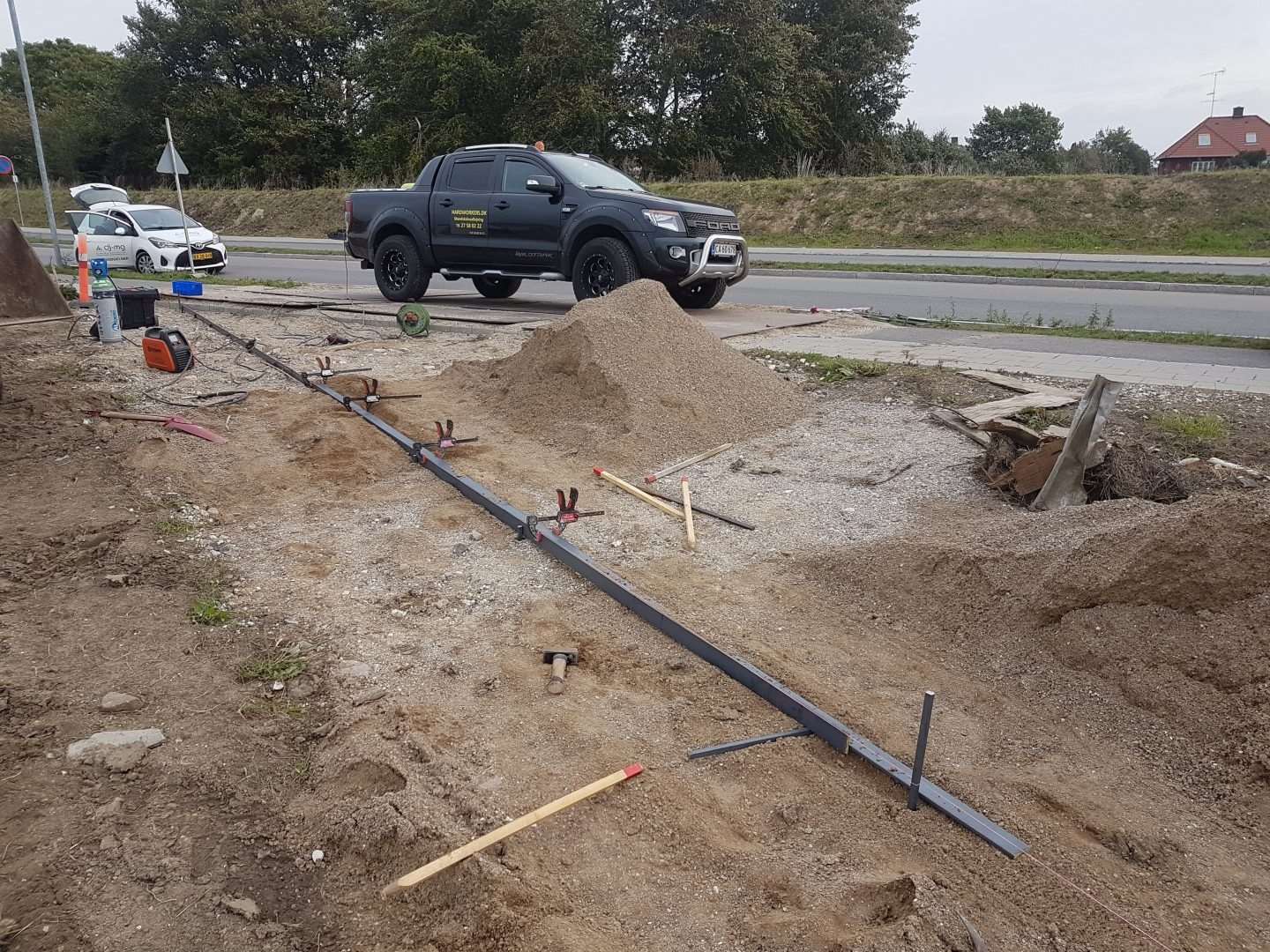 Udlejning af mandskab til nedgravning af kabel, betonarbejde, gravearbejde, kloakarbejde og brolægning på hele Sjælland
