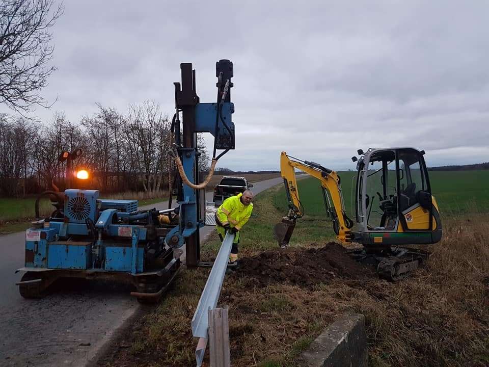 Udlejning af mandskab til nedgravning af kabel, betonarbejde, gravearbejde, kloakarbejde og brolægning på hele Sjælland