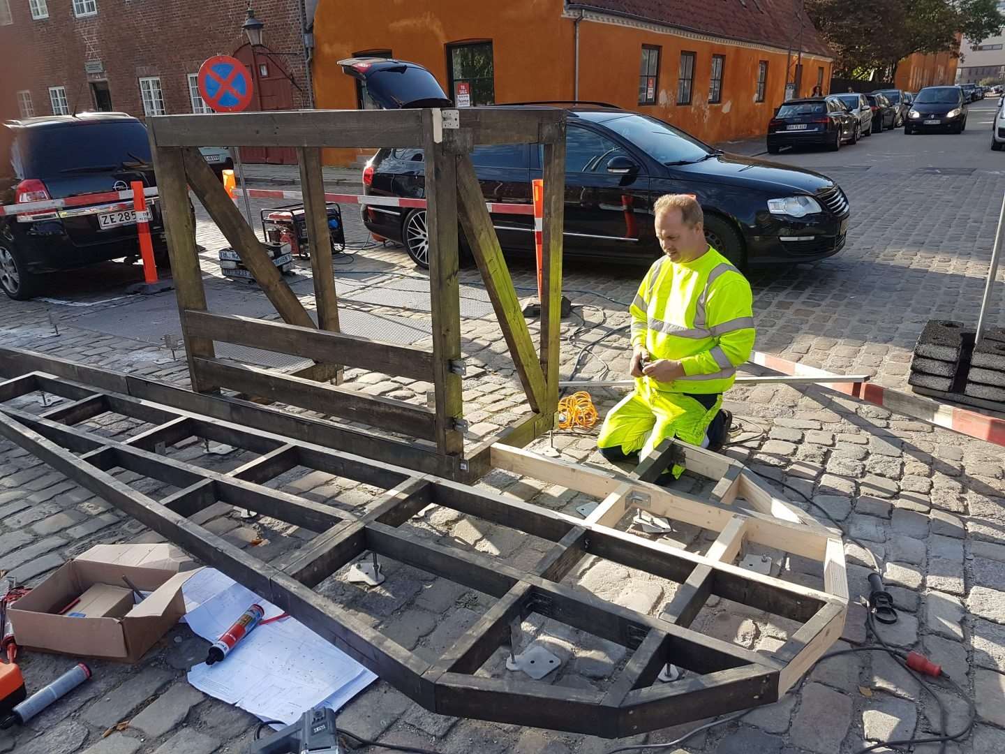 montage af fundament til by rums inventar i københavn